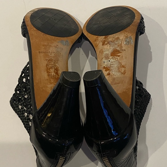 Donald J. Pliner Verona Leather Woven T-Strap Pumps Sandals Size 8.5 Narrow EUC - Picture 12 of 12
